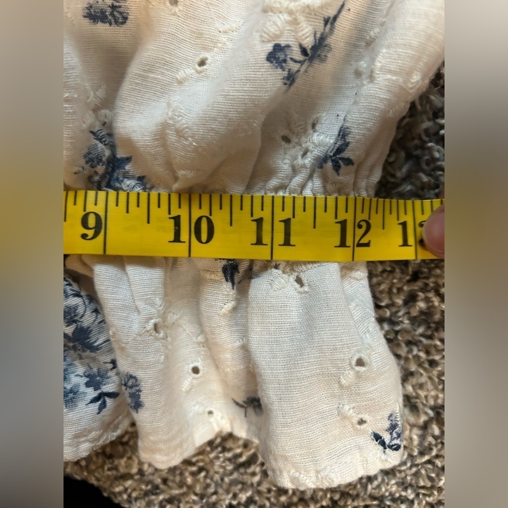 5/$25 American Eagle blue floral eyelet cropped halter top size small - Picture 5 of 8